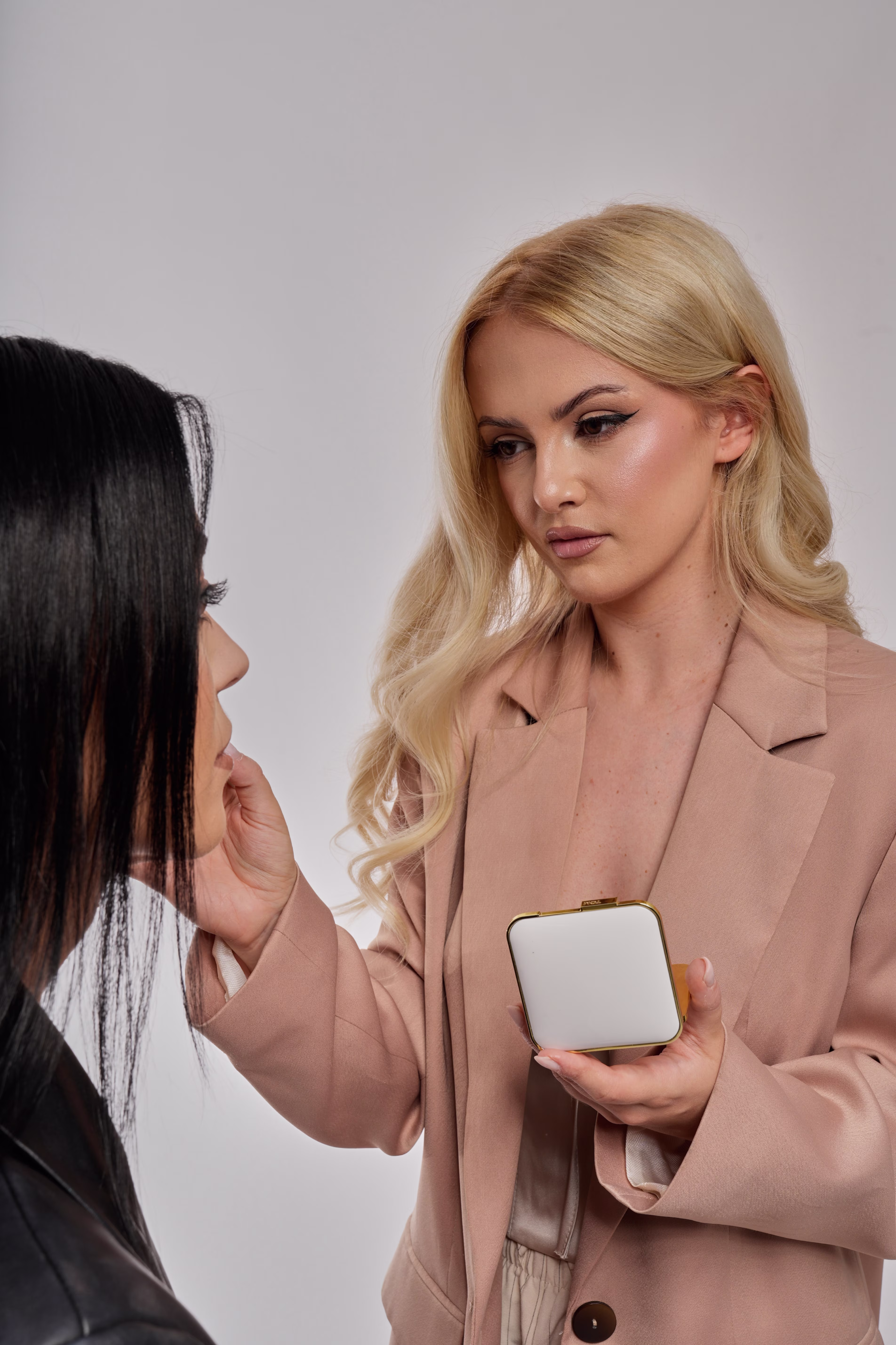 Курсове за професионални гримьори